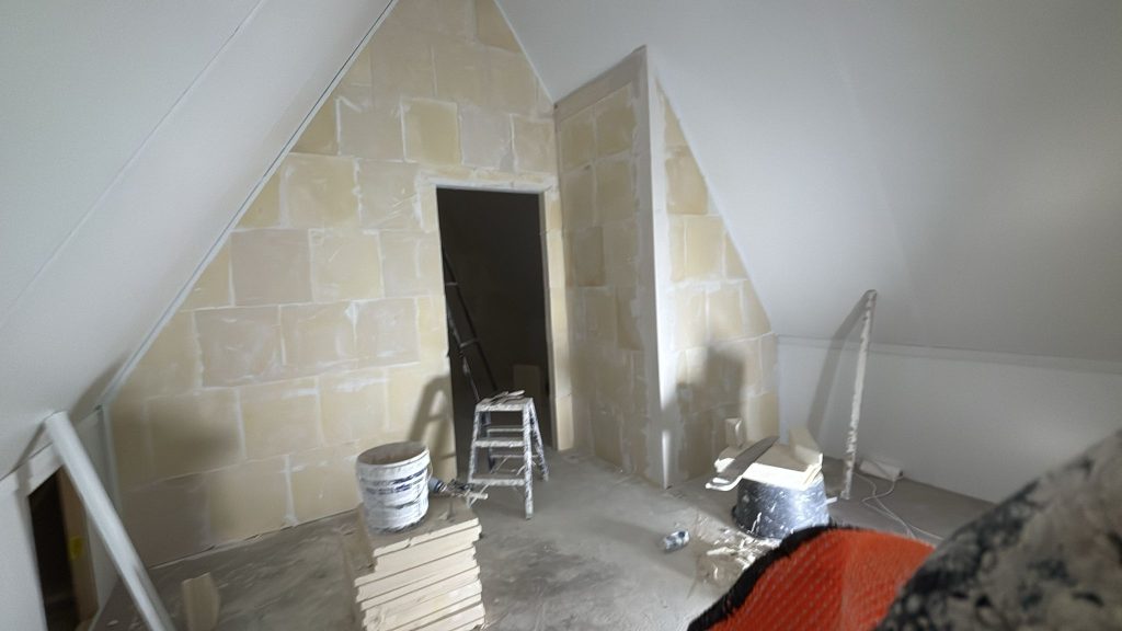 Tussenwand Gipsblokken op zolder