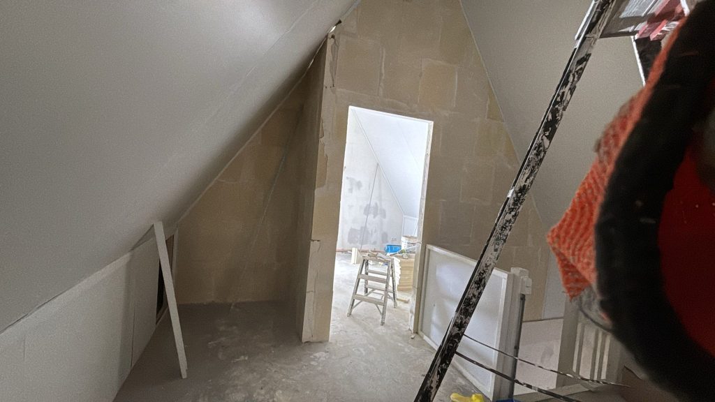 Tussenwand Gipsblokken op zolder