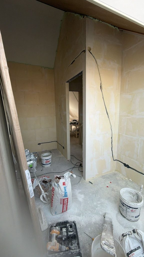 Binnenwand met elektra