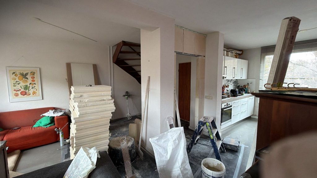 Trappengat dichtmaken met tussenmuur